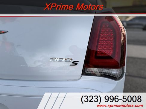 Used 2017 Chrysler 300 S w/ S Model Appearance Package RWD image 10