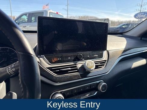 Used 2023 Nissan Altima 2.5 SR w/ SR Premium Package image 18