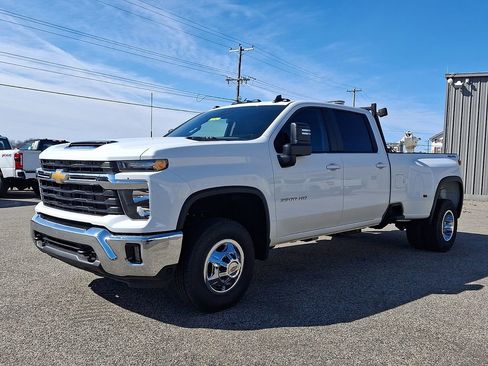 Used 2024 Chevrolet Silverado 3500 LT w/ Convenience Package image 3