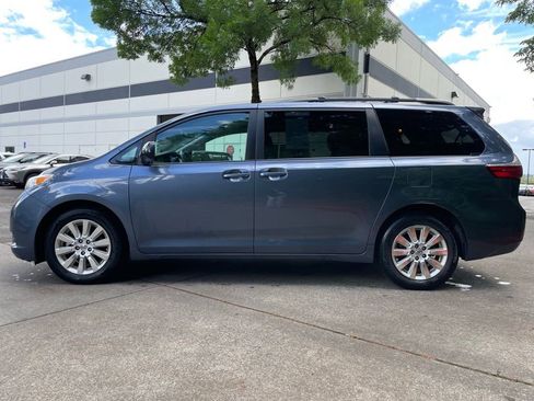 Used 2015 Toyota Sienna LE AWD/4WD image 6