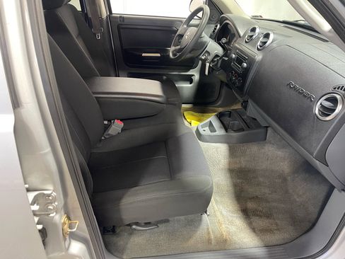 Used 2006 Mitsubishi Raider LS image 11