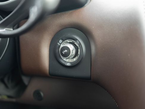 Used 2015 McLaren 650S Spider image 17