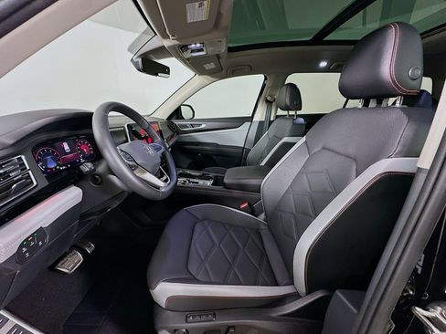 Used 2024 Volkswagen Atlas Peak Edition SEL AWD/4WD image 33