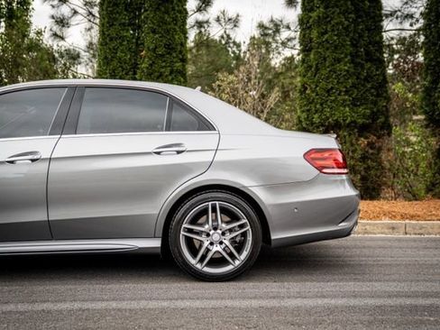 Used 2014 Mercedes-Benz E 550 4MATIC Sedan image 14