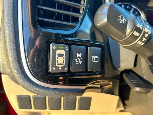 Used 2016 Mitsubishi Outlander SE FWD image 31