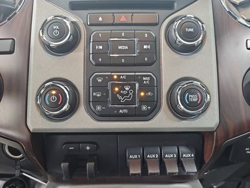 Used 2016 Ford F250 Lariat w/ Lariat Ultimate Package AWD/4WD image 27