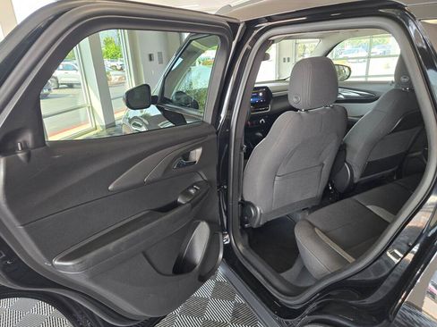 Used 2025 Chevrolet TrailBlazer LT AWD/4WD image 35