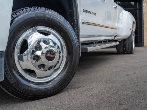 Used 2019 GMC Sierra 3500 Denali w/ Duramax Plus Package AWD/4WD image 6