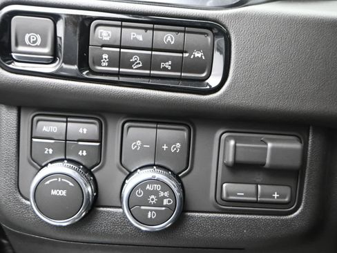 New 2026 GMC Yukon XL Elevation w/ Elevation Premium Package AWD/4WD image 23