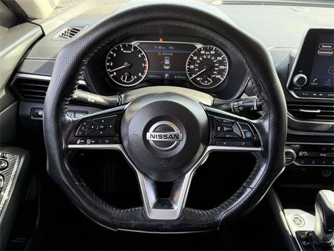 Used 2019 Nissan Altima 2.5 SV image 12