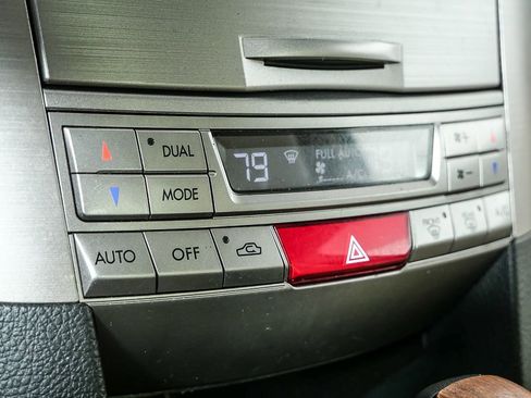 Used 2014 Subaru Outback 2.5i Limited image 18