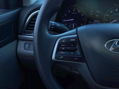 Used 2018 Hyundai Elantra SE FWD image 11