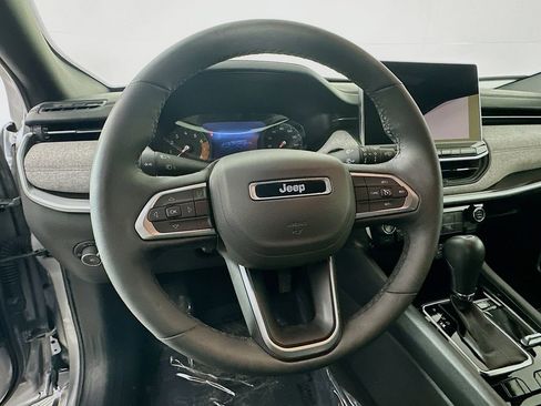 Certified 2024 Jeep Compass Latitude image 18