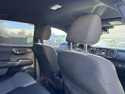 Used 2020 Toyota Tacoma TRD Off-Road w/ Technology Package image 17