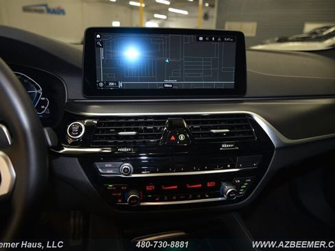 Used 2023 BMW 530e w/ M Sport Package RWD image 30