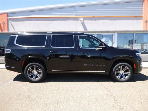 Used 2024 Jeep Grand Wagoneer L 4WD image 4