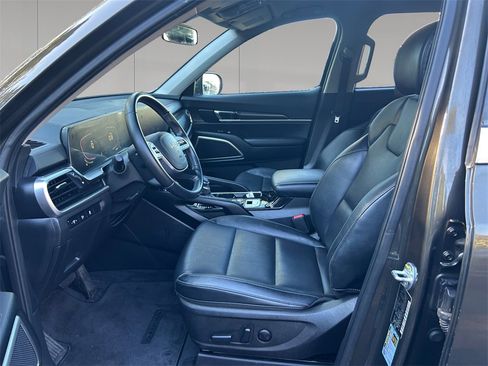 Used 2023 Kia Telluride S image 10