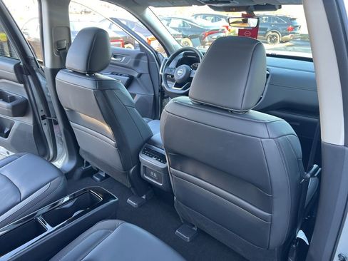 Certified 2025 Nissan Pathfinder SL w/ SL Premium Package image 17