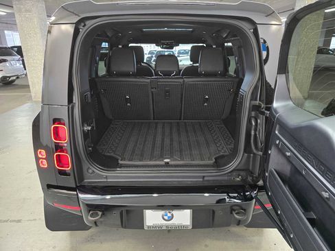 Used 2023 Land Rover Defender 110 X-Dynamic SE image 33