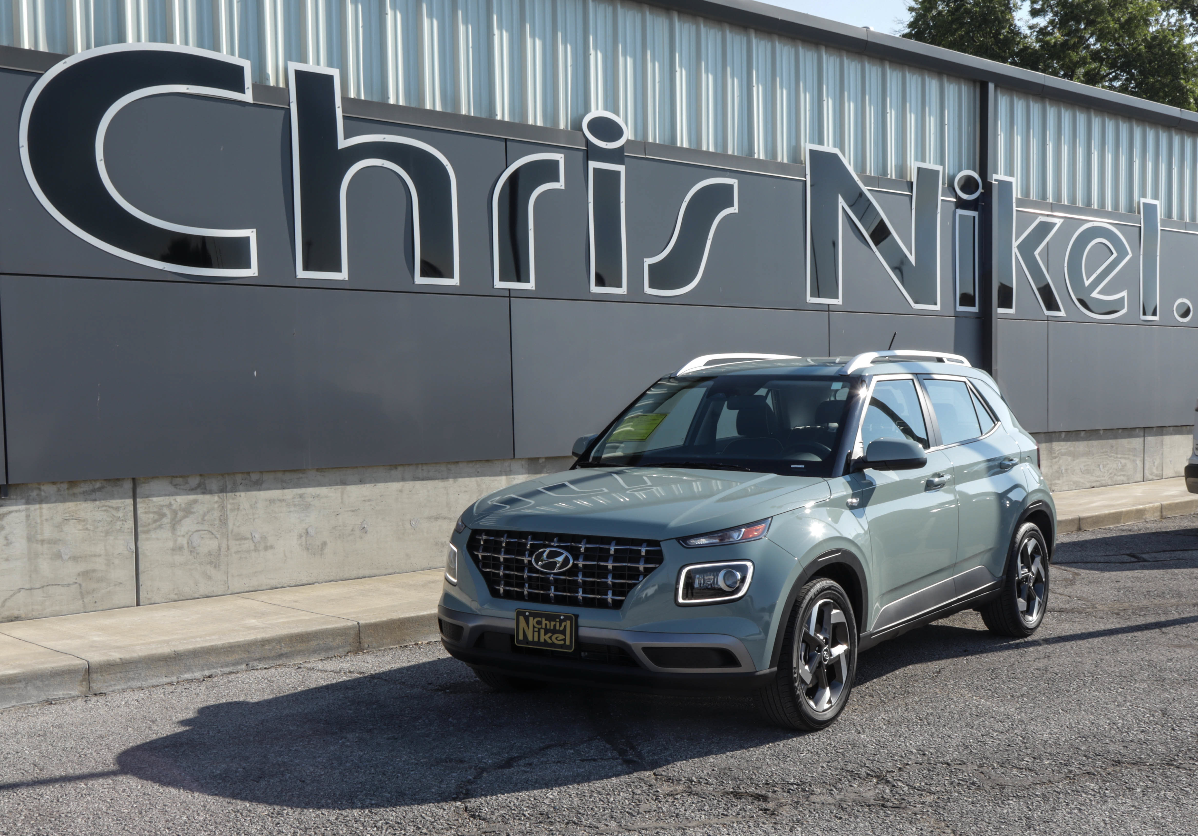 Used 2025 Hyundai Venue Limited FWD image 1