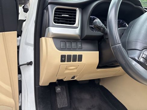 Used 2016 Toyota Highlander XLE FWD image 13