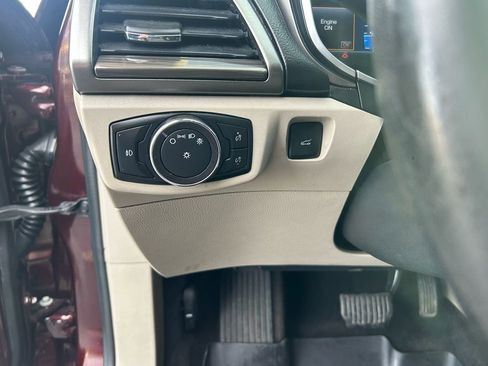 Used 2017 Ford Fusion SE w/ Fusion SE Technology Package image 19