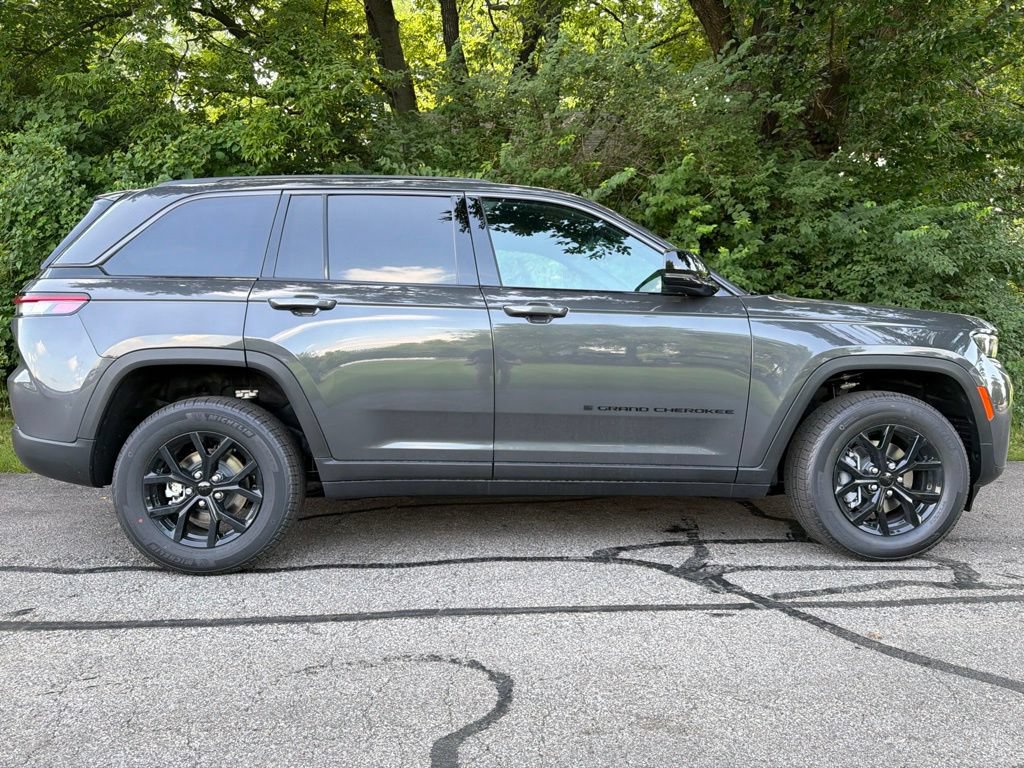 New 2026 Jeep Grand Cherokee Altitude AWD/4WD image 52