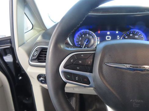 Used 2022 Chrysler Pacifica Limited image 29