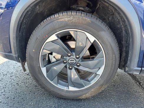 Used 2024 Nissan Rogue SV AWD/4WD image 9