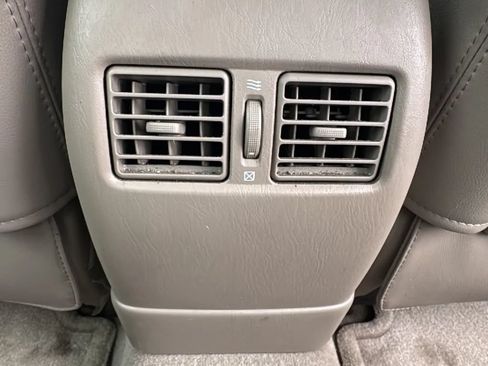 Used 2005 Toyota Camry LE FWD image 19