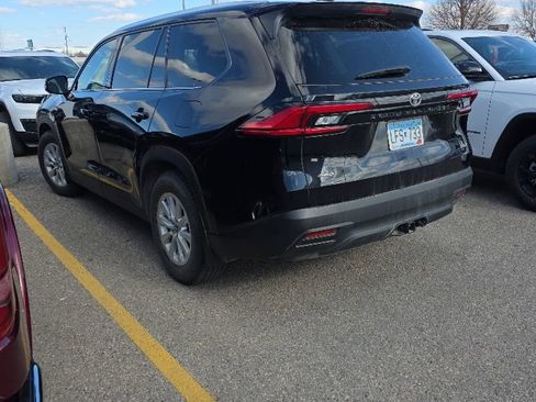 Used 2024 Toyota Grand Highlander AWD image 3