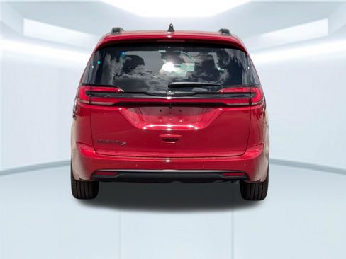 New 2026 Chrysler Pacifica Select w/ S Appearance Package FWD image 6