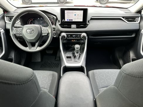 Used 2024 Toyota RAV4 XLE FWD image 20