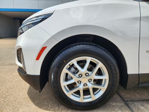 Used 2024 Chevrolet Equinox LT FWD image 9