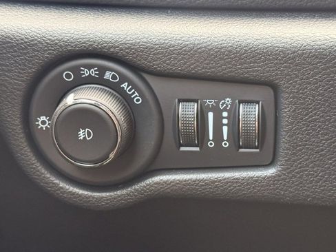 New 2026 Chrysler Pacifica Select image 20