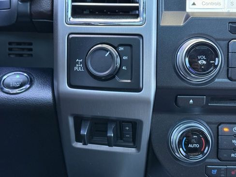 Used 2017 Ford F250 Platinum w/ Platinum Ultimate Package image 16