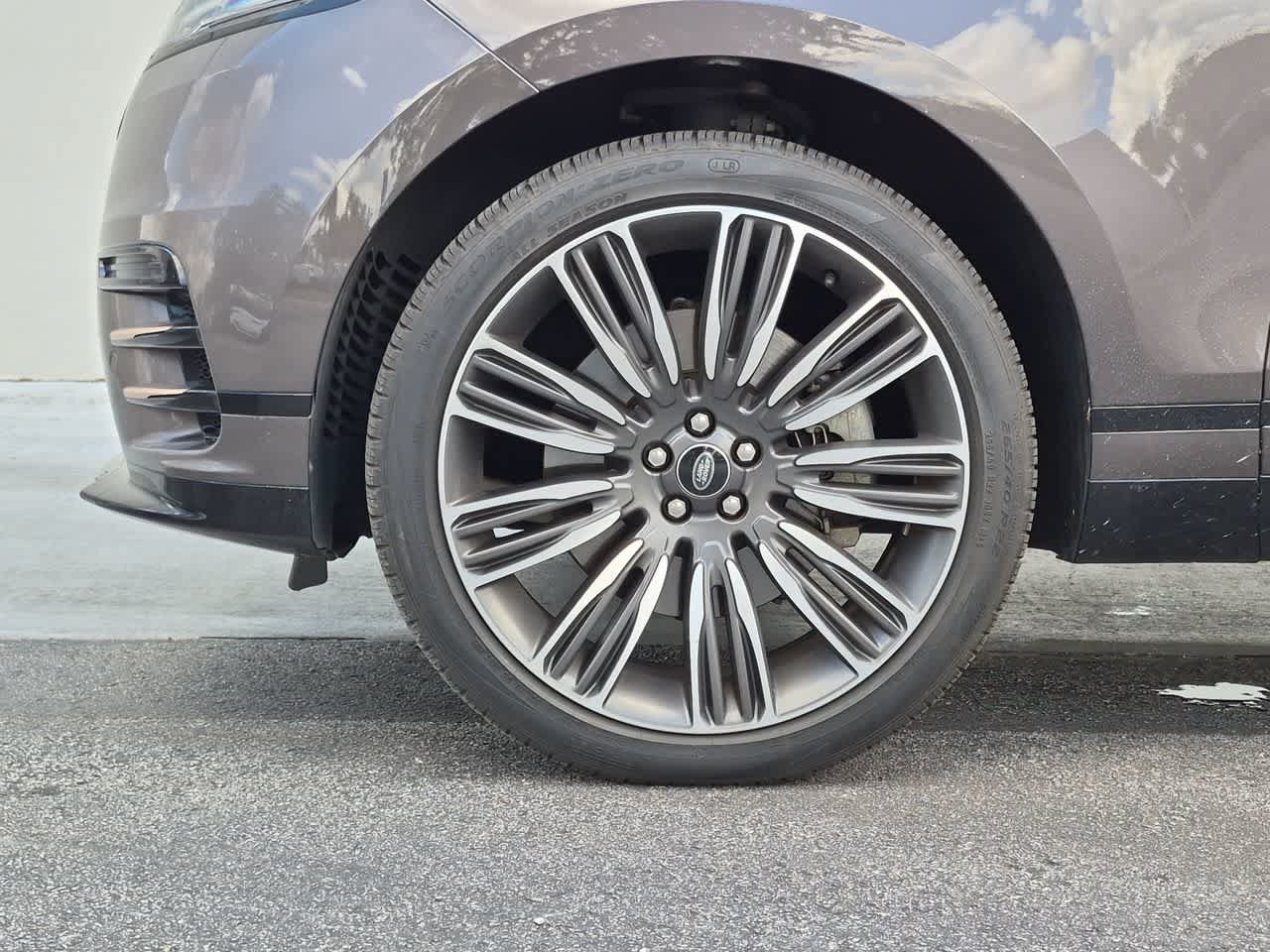 Certified 2023 Land Rover Range Rover Velar R-Dynamic S AWD/4WD image 13