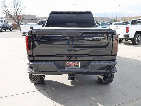 Used 2025 GMC Sierra 2500 AT4X image 5