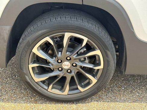 Used 2023 GMC Terrain SLT w/ Infotainment Package II image 5