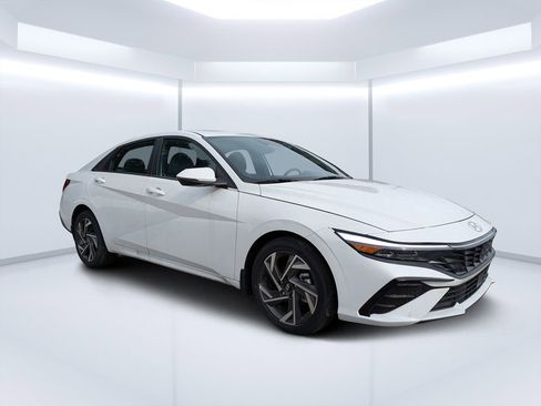 New 2025 Hyundai Elantra Limited FWD image 1