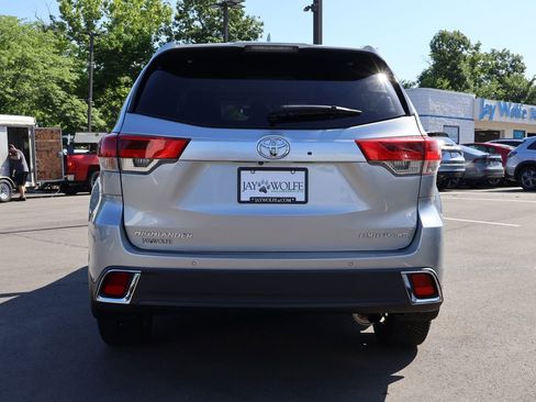 Used 2018 Toyota Highlander Limited Platinum AWD/4WD image 6