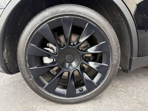 Used 2023 Tesla Model Y Long Range AWD/4WD image 22