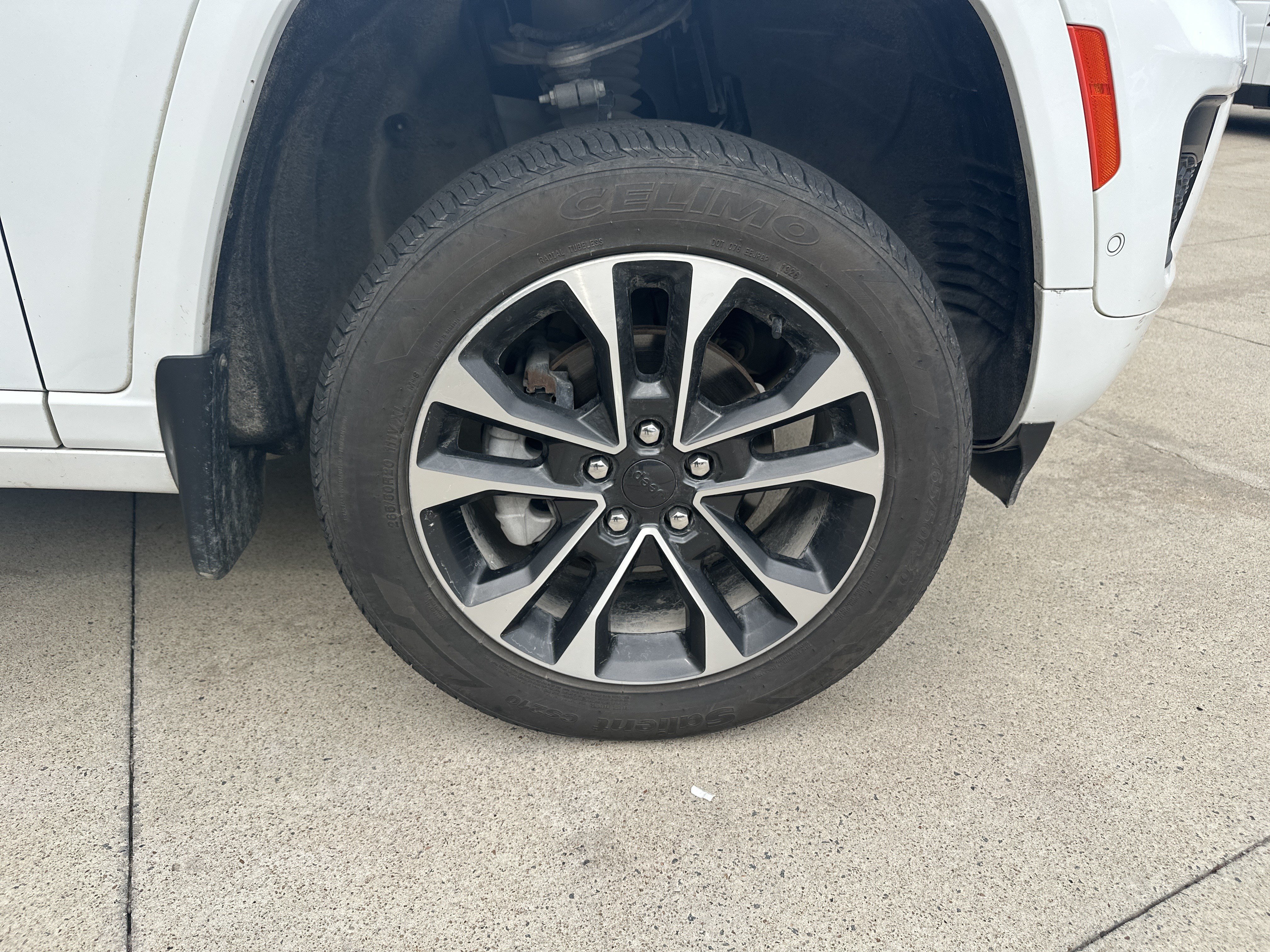 Used 2022 Jeep Grand Cherokee Overland w/ Luxury Tech Group IV AWD/4WD image 30