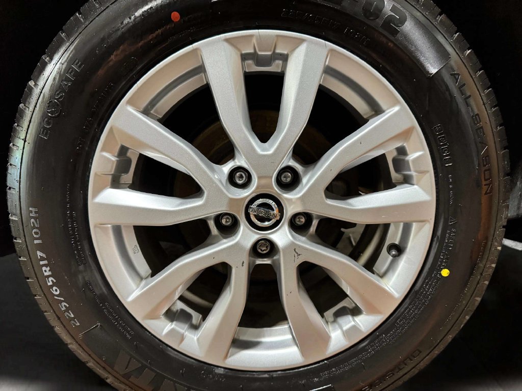 Used 2018 Nissan Rogue SV AWD/4WD image 31