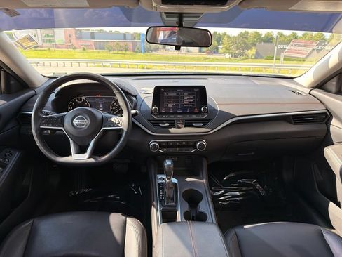 Used 2022 Nissan Altima 2.5 SR w/ Midnight Edition Package FWD image 3