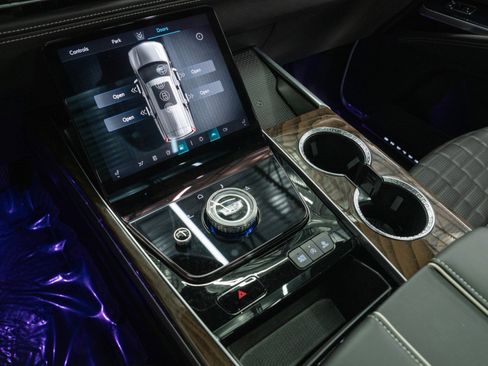 Used 2025 Cadillac Escalade ESV Sport Platinum image 26