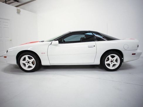 Used 2000 Chevrolet Camaro Z28 w/ SS Performance/Appearance Pkg image 4