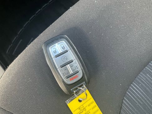 Used 2020 Chrysler Pacifica Touring w/ Cold Weather Group FWD image 27
