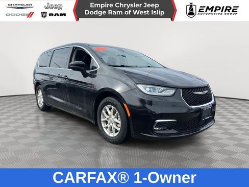 Used 2023 Chrysler Pacifica Touring-L image 1