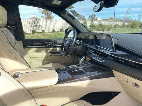 Used 2022 Cadillac Escalade Premium Luxury image 34